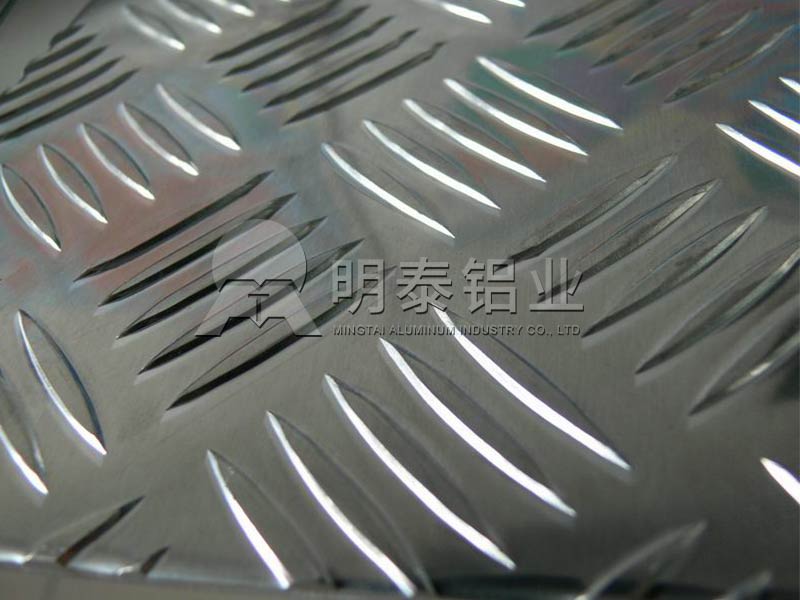 车厢冷库用1060五条筋花纹铝板厂家直供多少钱一吨？